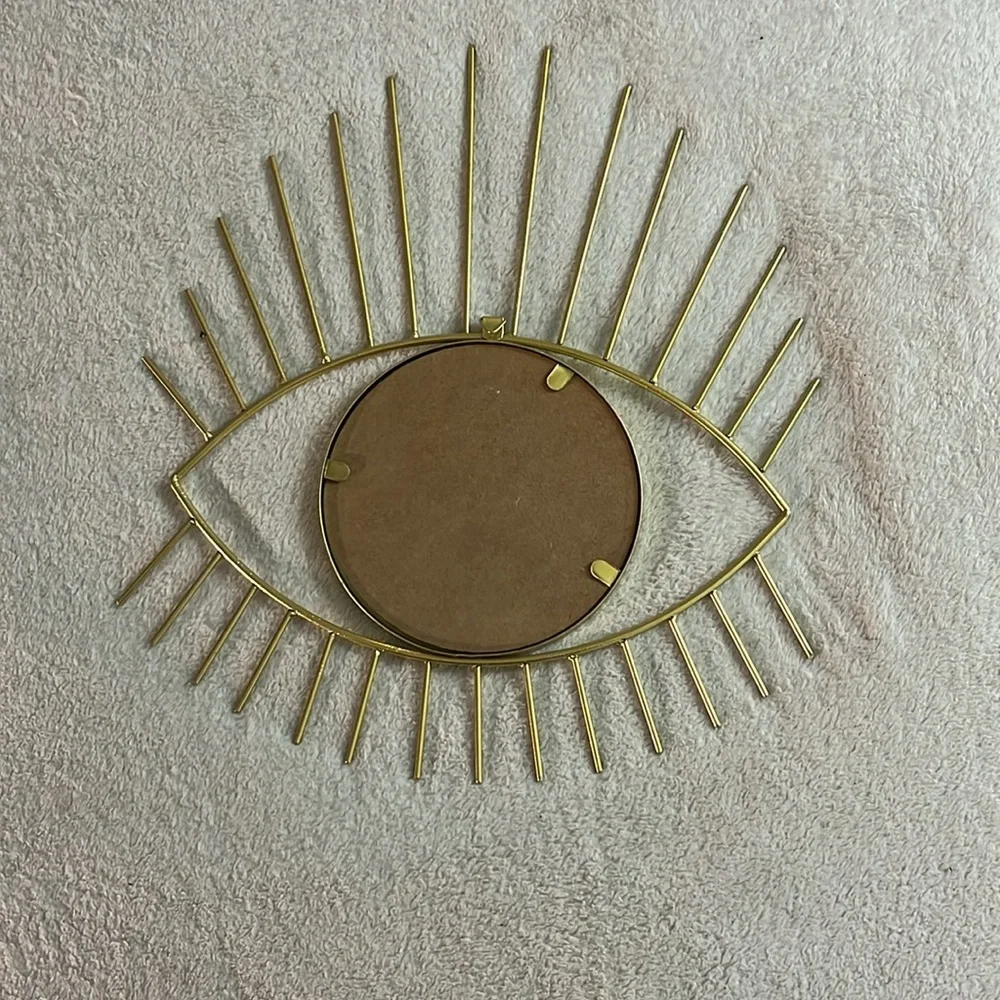 Eye Shaped Mirror !